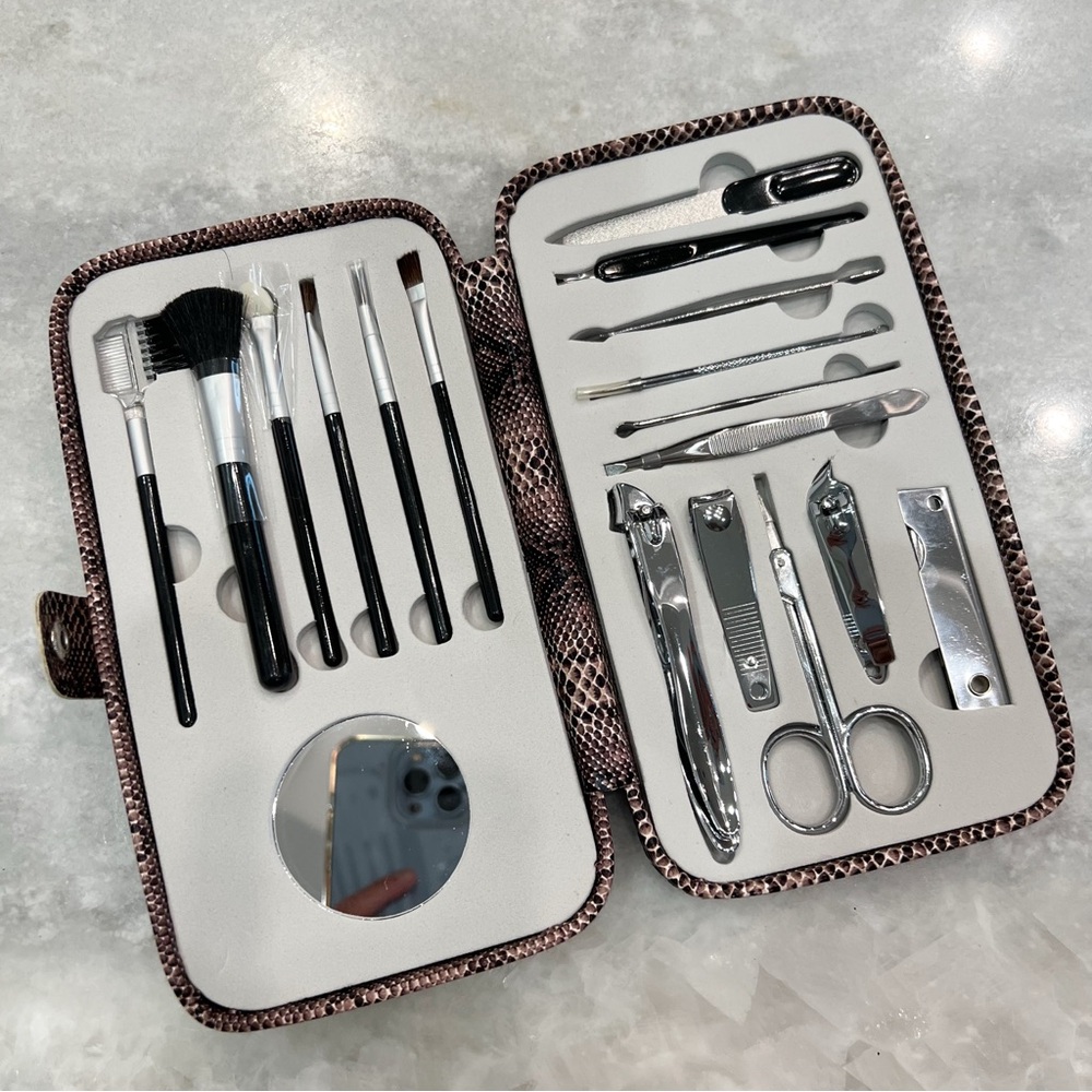 Brown Snakeskin Embossed Faux Leather 17 PC Stainless Manicure/Grooming Set